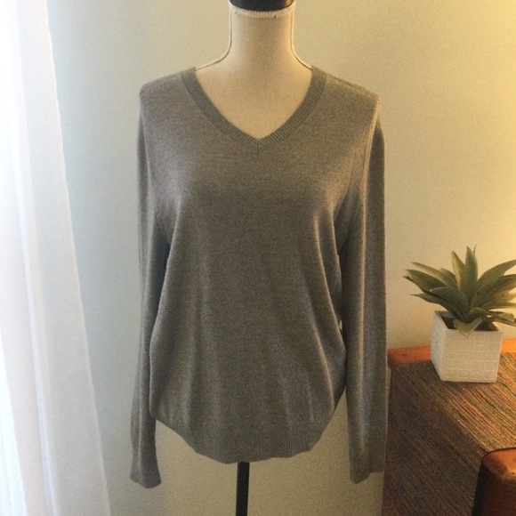 Banana Republic- Fine Merino Wool Sweater. Size M - Picture 8 of 8